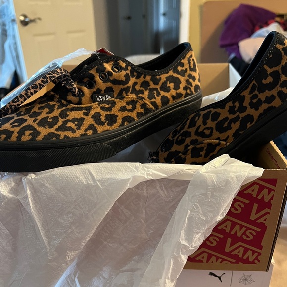 Vans - Picture 2 of 11